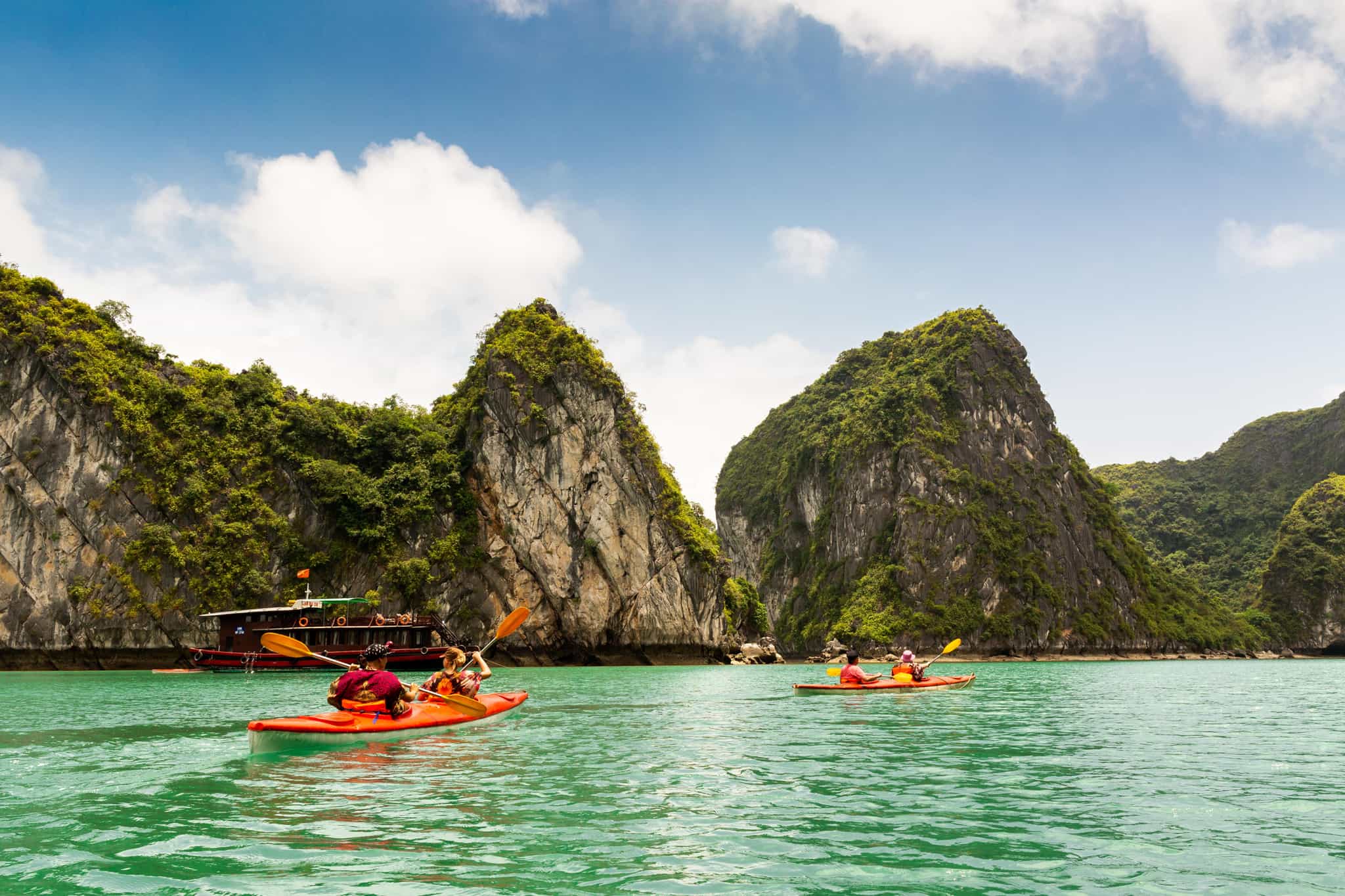 Kayaking in Halong Bay, Vietnam. Photo: GettyImages-1365177968