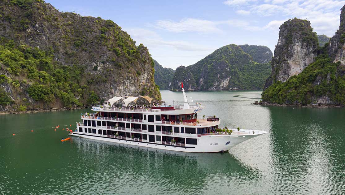 Aspira Cruise, Halong Bay, Vietnam